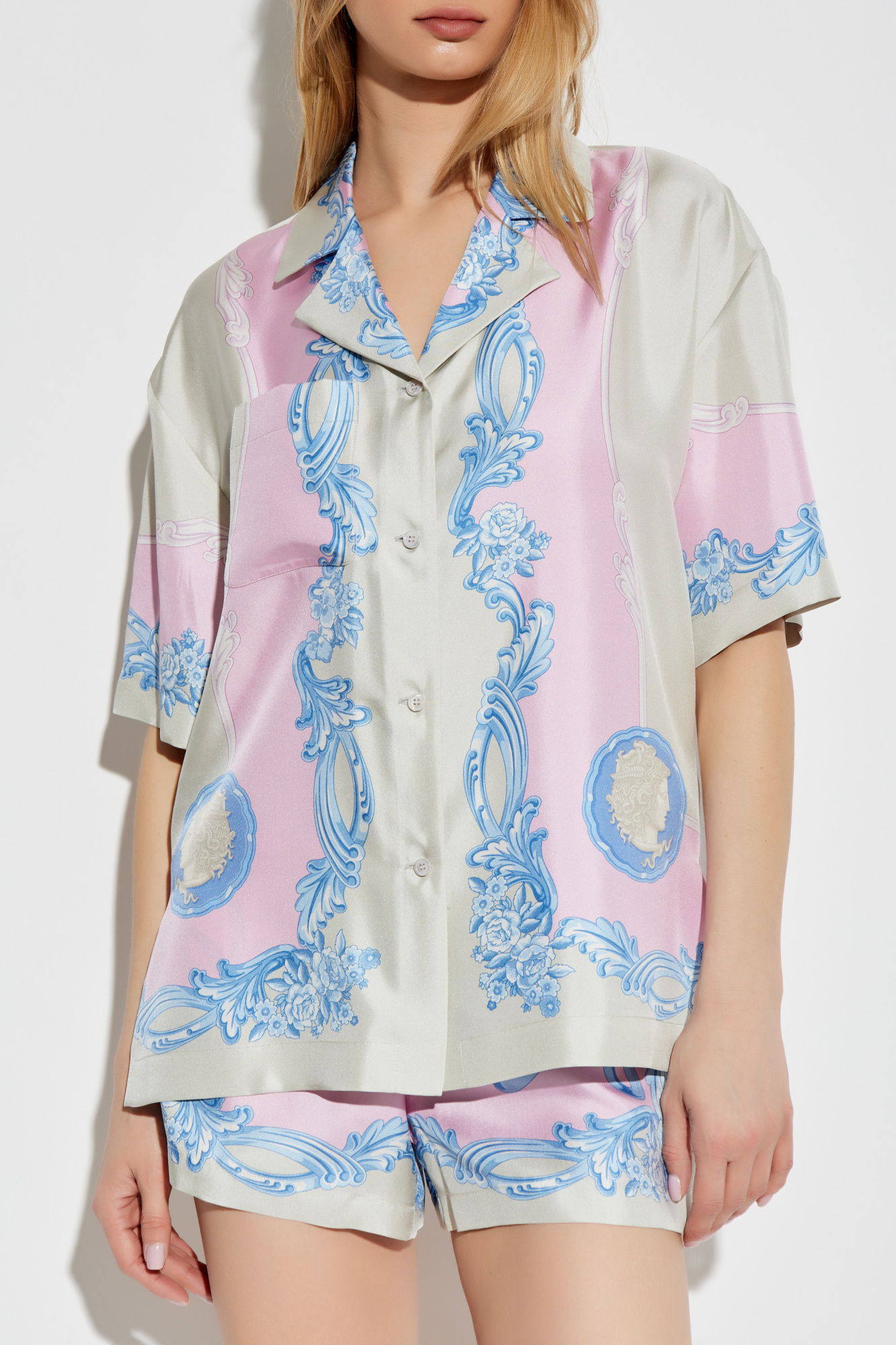 ✨VERSACE silk100% ブラウス✨ 　　　　✨サマー特価✨ ✨VERSACE silk100% ブラウス✨ ✨サマー特価✨ - メルカリ